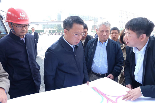 南昌市委副書記、市長劉建洋視察洪都大道快速化改造工程