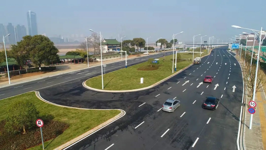 “不堵車了，通過時(shí)間至少縮短了三分之二” 沿江中北大道提升改造（一期）工程主線通車方便市民出行