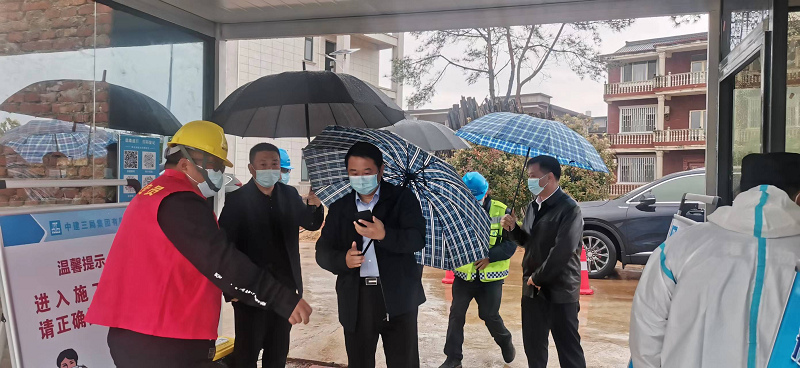 集團(tuán)公司黨委委員、副總經(jīng)理羅輝赴西二環(huán)高速項(xiàng)目檢查疫情防控及項(xiàng)目推進(jìn)工作